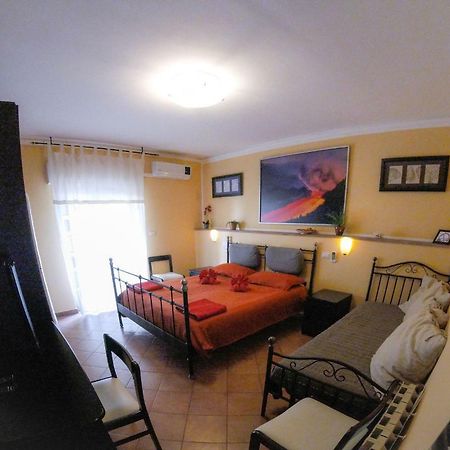 Tano'S Apartment Giardini Naxos Luaran gambar
