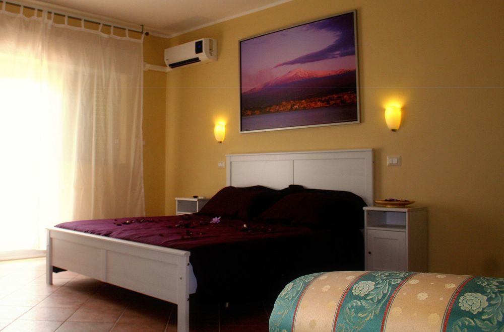 Tano'S Apartment Giardini Naxos Luaran gambar