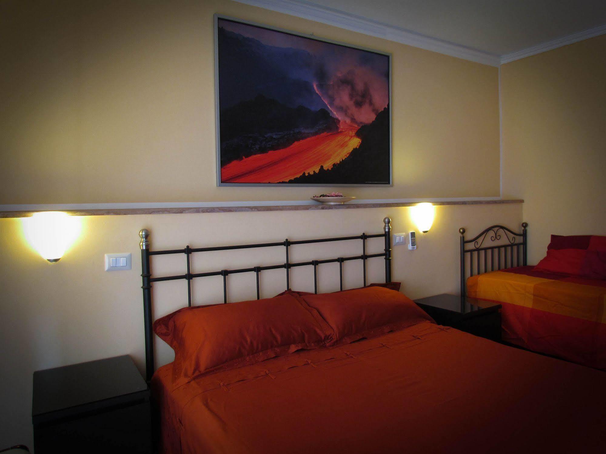 Tano'S Apartment Giardini Naxos Luaran gambar