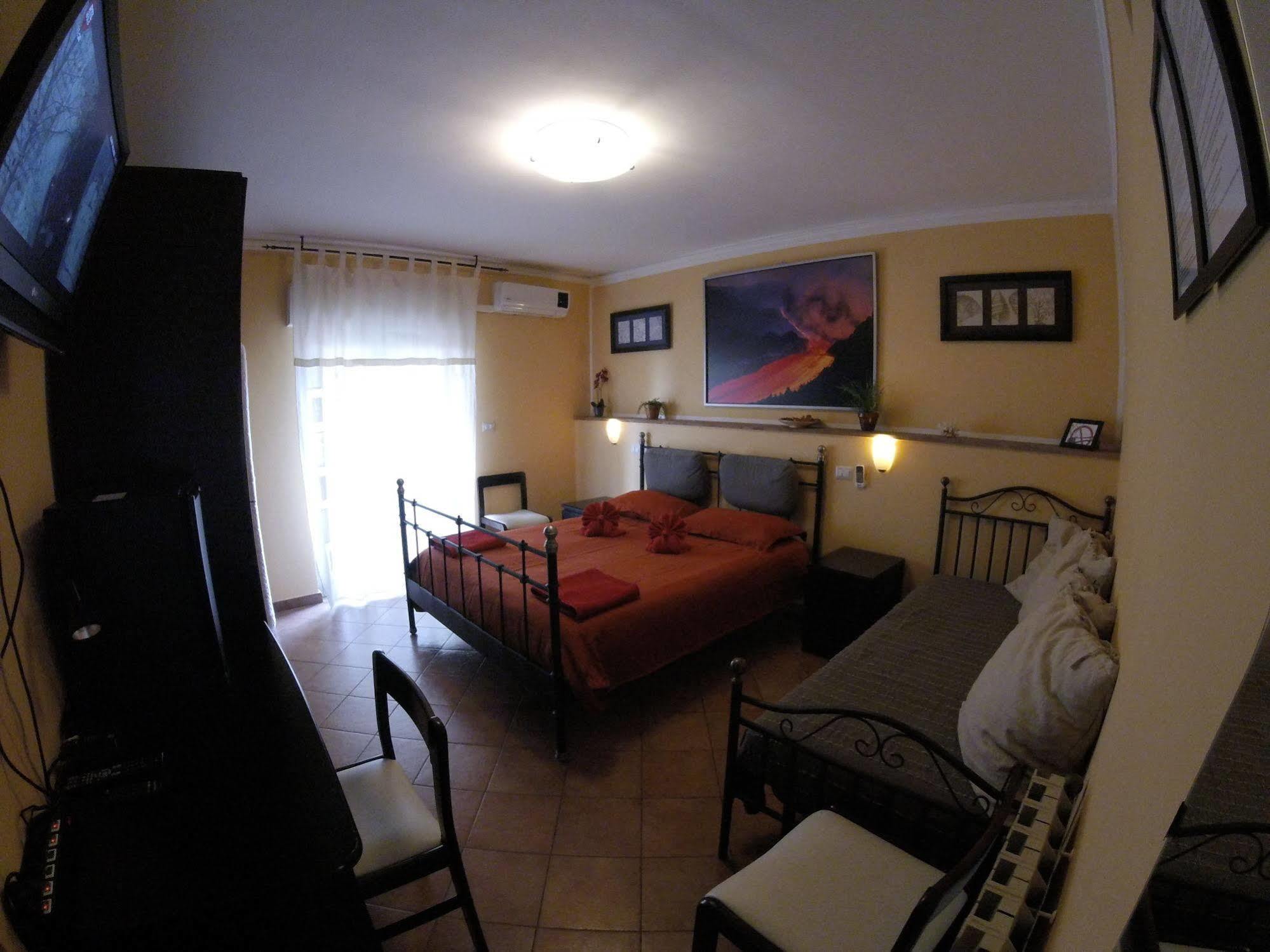 Tano'S Apartment Giardini Naxos Luaran gambar