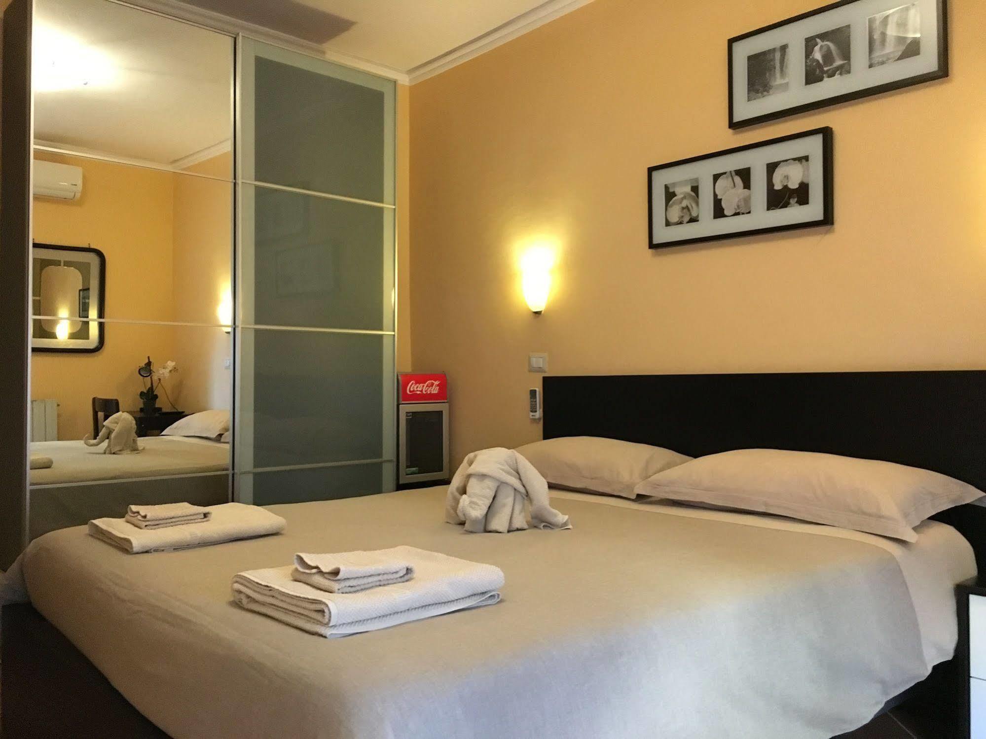 Tano'S Apartment Giardini Naxos Luaran gambar