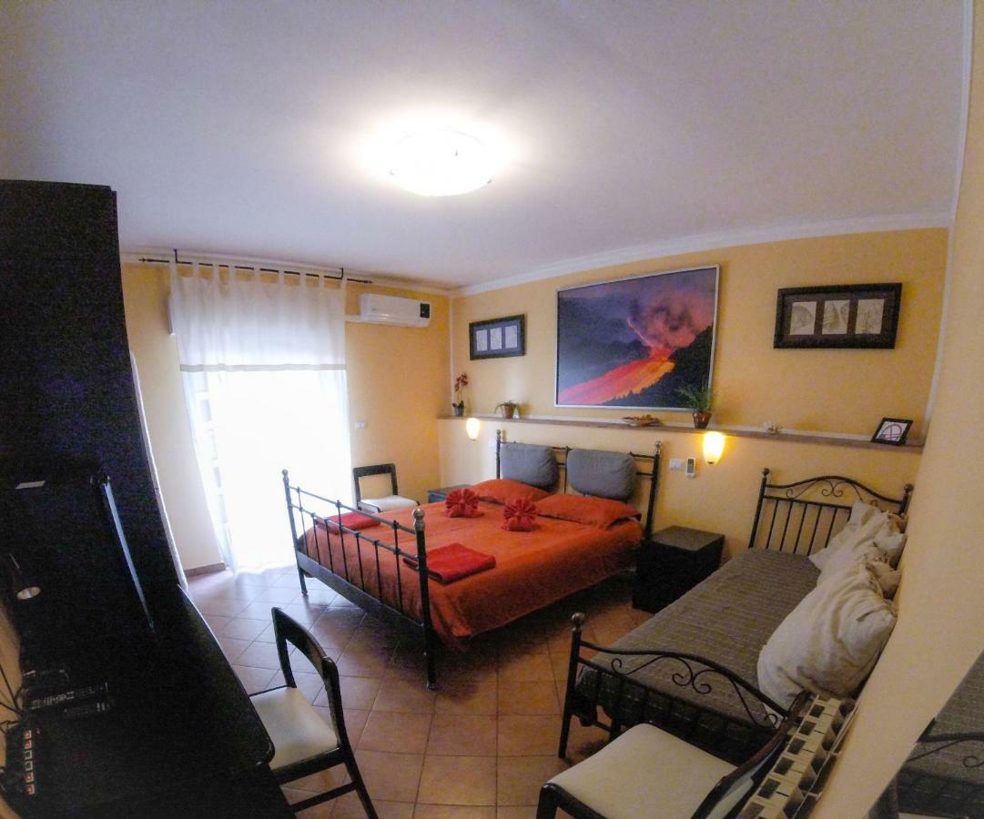 Tano'S Apartment Giardini Naxos Luaran gambar
